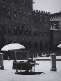 Peddler in the Campo Square in Siena