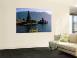 Lake Bratan  Pura Ulun Danu Bratan Temple and Boatman  Bali  Indonesia