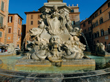 Fountain in Piazza Della Rotonda
