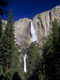 Upper and Lower Yosemite Falls  Yosemite Valley  Yosemite National Park  California  USA
