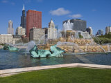 Buckingham Fountain in Grant Park with Sears Tower and Skyline Beyond  Chicago  Illinois  USA