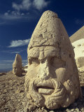 Statue Head Portraying Zeus  and Antiochos in Background  Nemrut Dag  Anatolia  Turkey