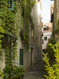 Narrow alley with historic stone buildings  Trogir  Dalamatia  Croatia