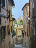Narrow alley  Florence  Italy