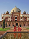 Young Indian Ladies in Traditional Saree  Humayun's Tomb  Nizamuddin  India