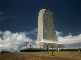 Tourists Visit Monument to Wilbur and Orville Wright