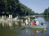 Boys Reenact George Washington's Crossing of Delaware River in 1776