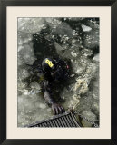 US Navy Diver Swims Back to the Dive Training Boat