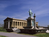 Statue in Front of an Art Museum  the Parthenon  Centennial Park  Nashville  Tennessee