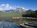 Pyramid Lake and Pyramid Mountain  Sunrise  Jasper National Park  Alberta  Canada
