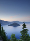 Oregon  Crater Lake National Park  Crater Lake and Wizard Island  USA