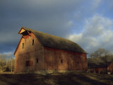 Rustic Barn Stands under a Cloud-Blanketed Sky