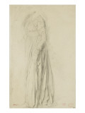 Femme vêtue d'une longue robe  debout  de profil à gauche