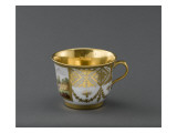 Tasse à chocolat : paysage polychrome et rehauts d'or