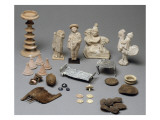 Contenue d'une tombe d'enfant Divers objets en terre cuite  bois  os  plomb et bronze