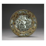 Plat à décor de personnages