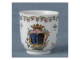 Tasse cylindrique à anse et soucoupe