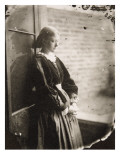 Ellen Terry (1847-1928) dos à une fenêtre