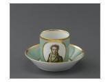 Tasse et soucoupe à chocolat : fond vert avec portrait d'homme en grisaille dans un médaillon