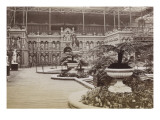 Crystal Palace : écran de scuptures de rois et reines d'Angleterre