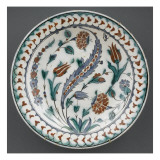 Plat à la grande palme perlée