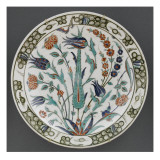 Plat au cyprès et aux tulipes bleues