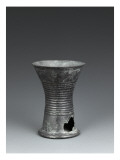 Gobelet à parois concaves et décor cannelé et gravé