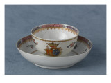 Tasse hémisphérique armoriée et soucoupe