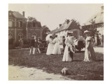 Houlgate  personnages et automobile devant la villa