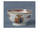 Tasse hémisphérique armoriée et soucoupe