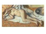 Baigneuse allongée sur le sol