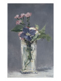 Oeillets et clématites dans un vase de cristal
