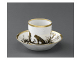 Tasse et soucoupe à chocolat décorées d'animaux en grisaille