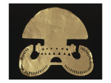 Pectoral stylisé en forme de chamane-oiseau en vol