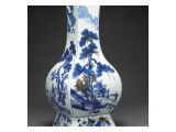 Vase quadrilatéral à décor de personnages et de paysage