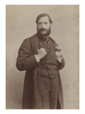 Portrait de Jean-Louis Forain (1852-1931)  debout de 3/4  vu jusqu'aux genoux