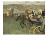 Le champ de courses Jockeys amateurs près d'une voiture