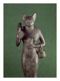 statuette de la déesse Bastet tenant le panier  l'égide et le sistre