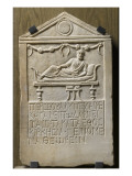 Stèle à fronton : banqueteur