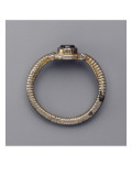 Bague en argent doré à chaton circulaire incrusté d'un grenat