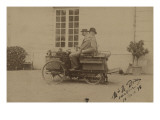 Le comte et le marquis de Dion aux commandes d'un dog-cart à vapeur vers 1938