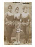 Les Sorelle Guillos (gymnastes) [Au centre : ] Trapeziste