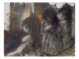 Trois filles assises de dos