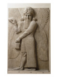 Cour du palais de Sargon II : génie bénissant tenant une situle  provenant d'une porte de la ville