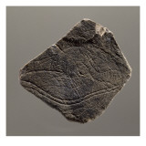Plaquette gravée sur les deux faces : corps féminin de profil gauche (face A) et visage de profil