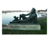 Vue du parc  le parterre d'eau  bassin nord  margelle est : la Garonne