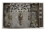 Deux plaques de serrure avec décor architecturé