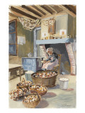 Femme épluchant des champignons dans la salle commune aux Basses-Brosses à Vouzon (Loir-et-Cher