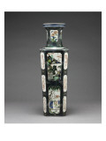 Vase à décor de personnages et paysage