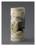 Vase rouleau : décor polychrome et or sur fond jaune pâle